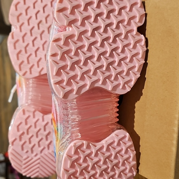 👟LA SHEELAH Multi-Color Sneakers_SIze 8 - New in Box!! - Picture 4 of 8
